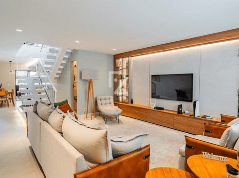 Luxuosa casa no coração da Taquara - PORTEIRA SEMI-FECHADA